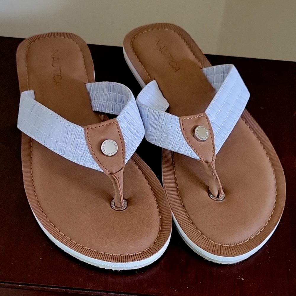 Nautica flip flops